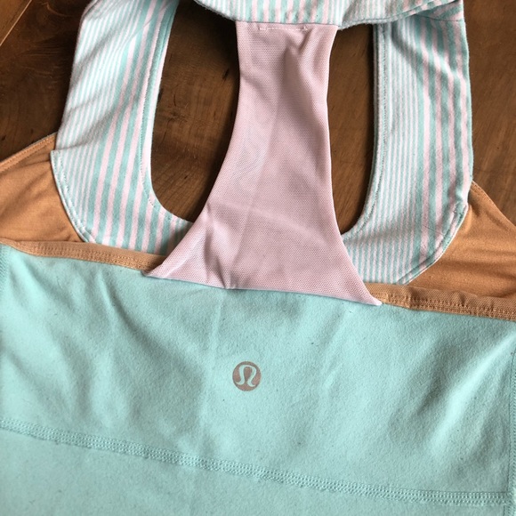 Lululemon Scoop neck tank top - Picture 4 of 5